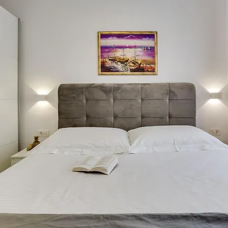 Exclusive Apartment *